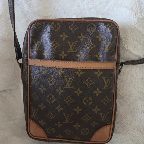Louis Vuitton Danube bag 11x8x3 - Picture 9 of 13